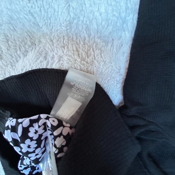 New Karl Lagerfeld Large Button Front Lace-Panel Crop Cardigan Sweater Black - Picture 10 of 10